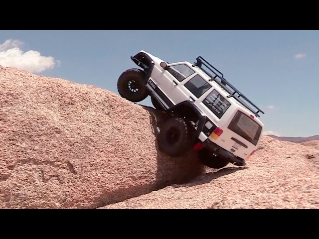 Axial AX90046 SCX10™ II 2000 Jeep® Cherokee 1/10th Scale Electric