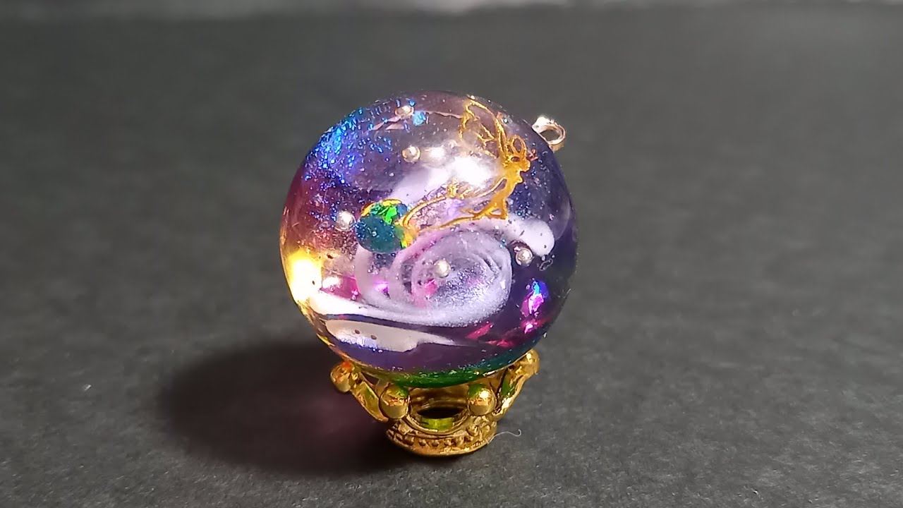 大人気のレジンアクセサリー】あなたも作れる球体の宇宙玉