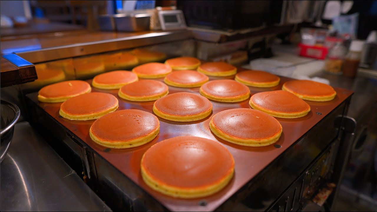 Adheres to hot cakes baked on a copper plate that inherits the old