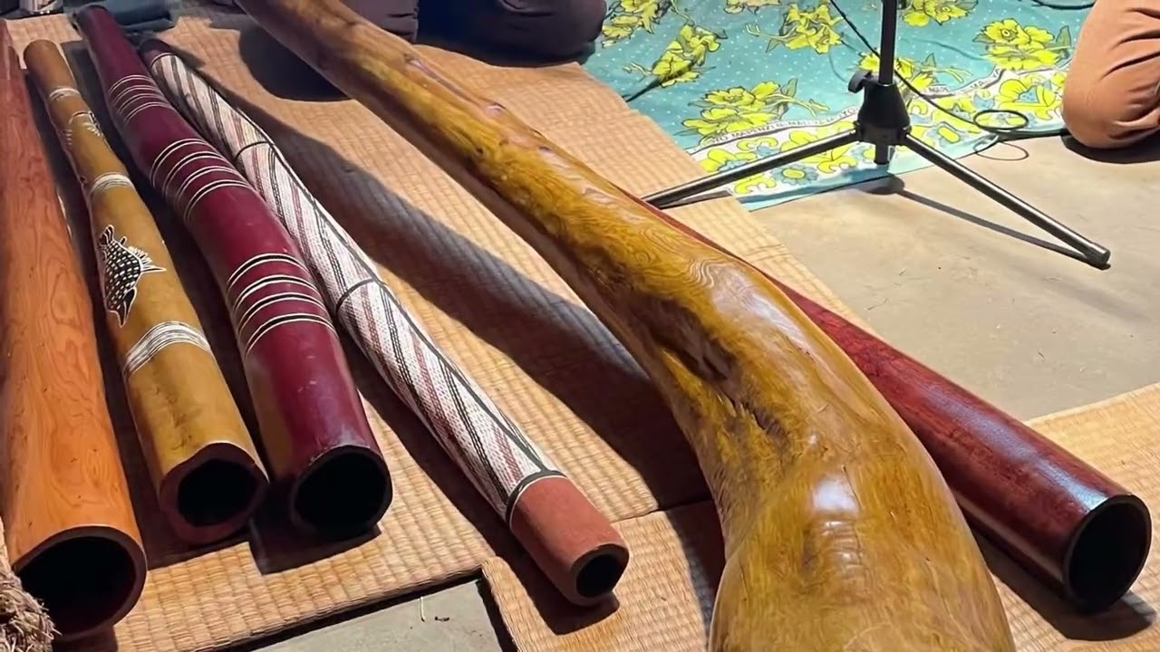 決定版］激レアなディジュリドゥをプロが吹き比べ - YouTube