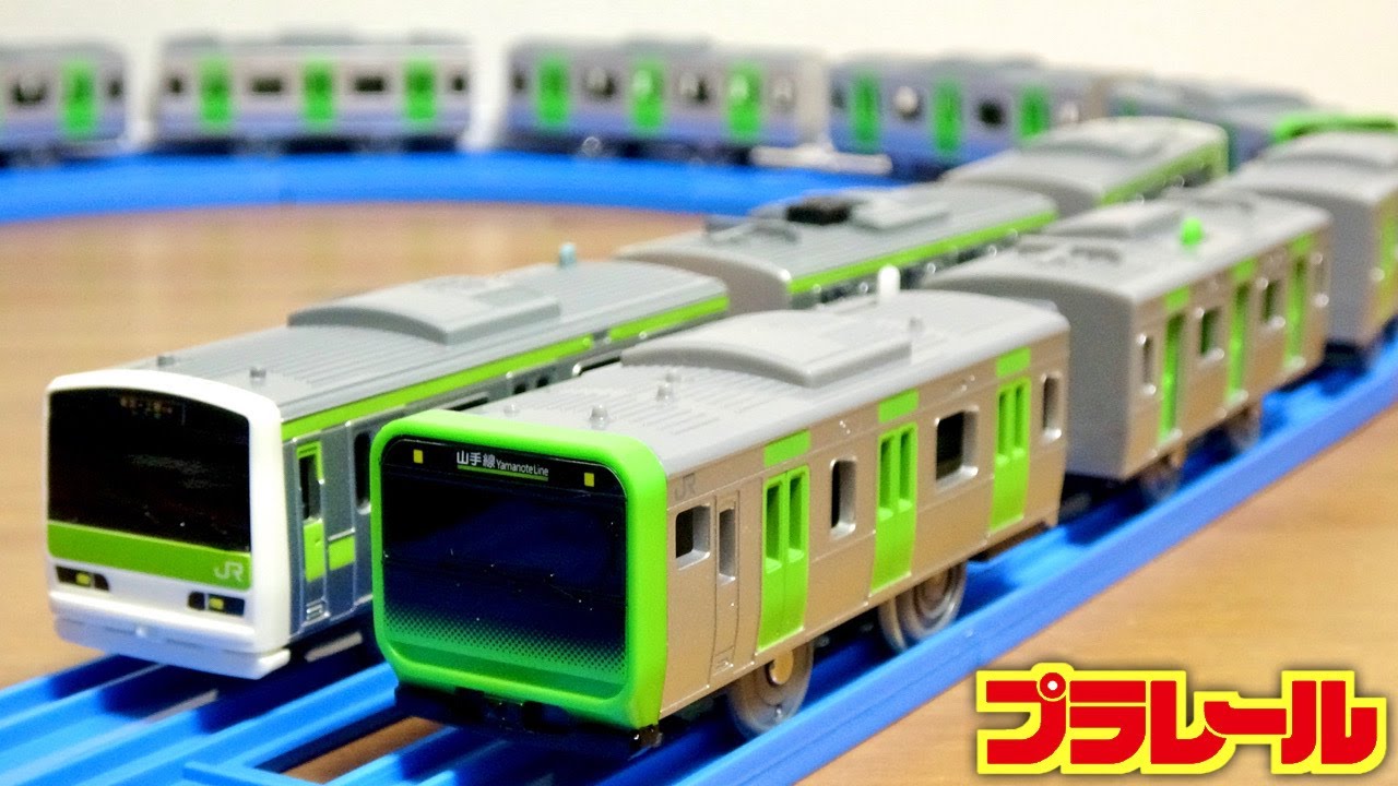 The direction signs change with the seasons. ☆ Plarail S-32 Door
