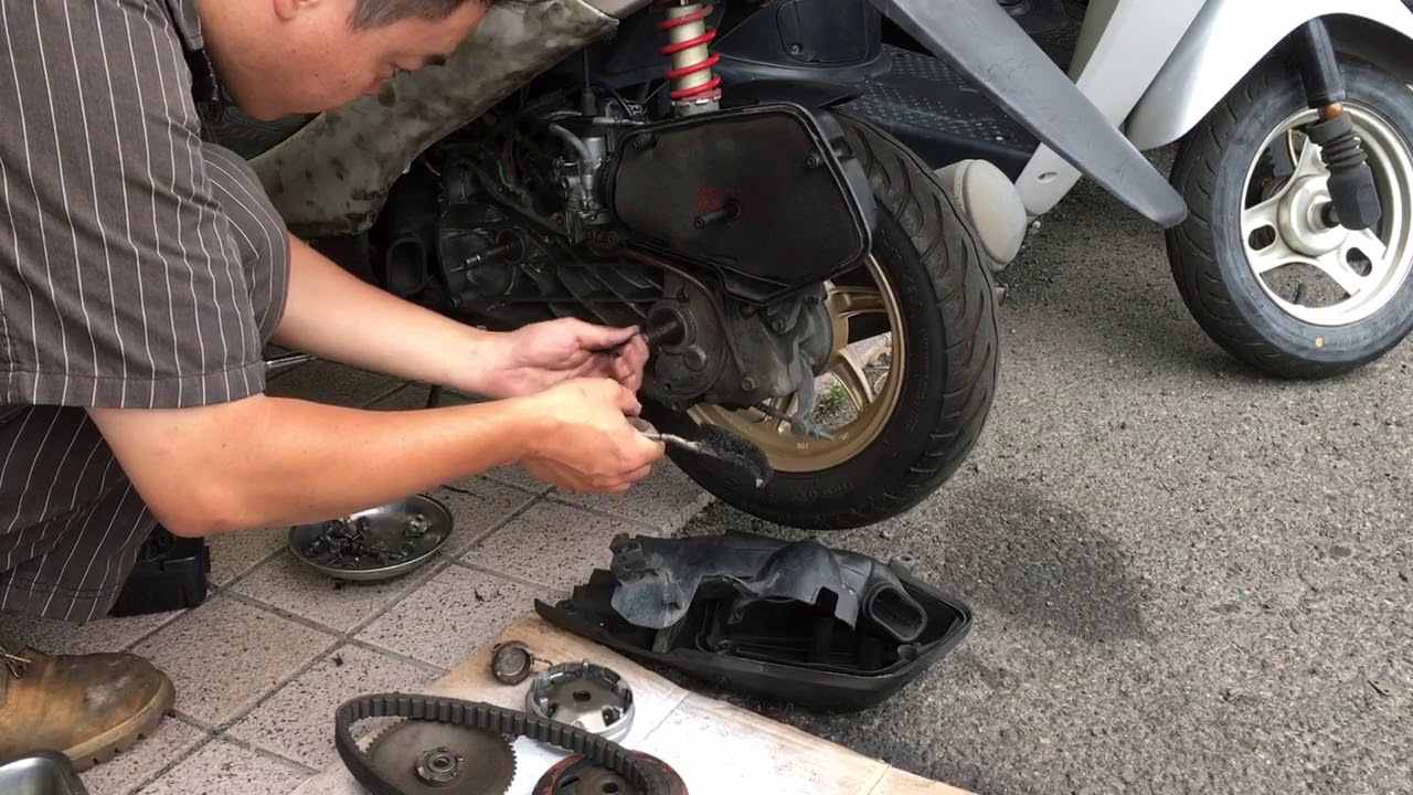 ホンダ ライブDIO-ZX 駆動系清掃 分解編 1日1作業報告 ばいく屋だっく