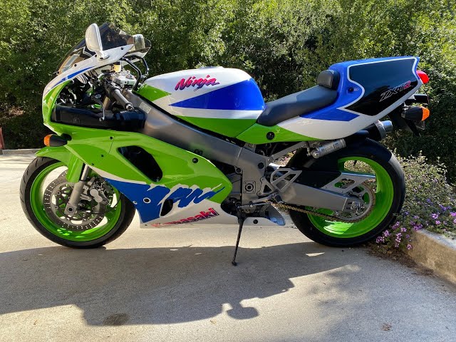R 93 ZX7R M1 ZX750M Restoration Reveal - YouTube