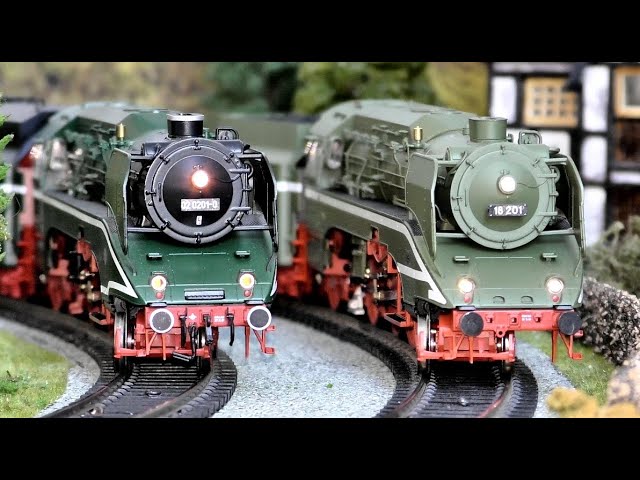 Roco 18-201 German Deutsche Reichsbahn Express Steam Locomotives