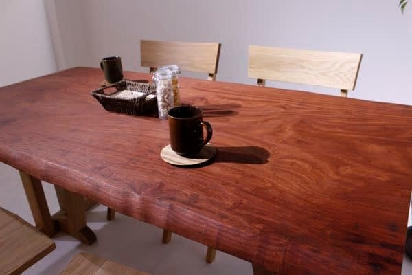 無垢一枚板作品紹介】カリン一枚板ダイニングテーブル | 近藤工芸BLOG