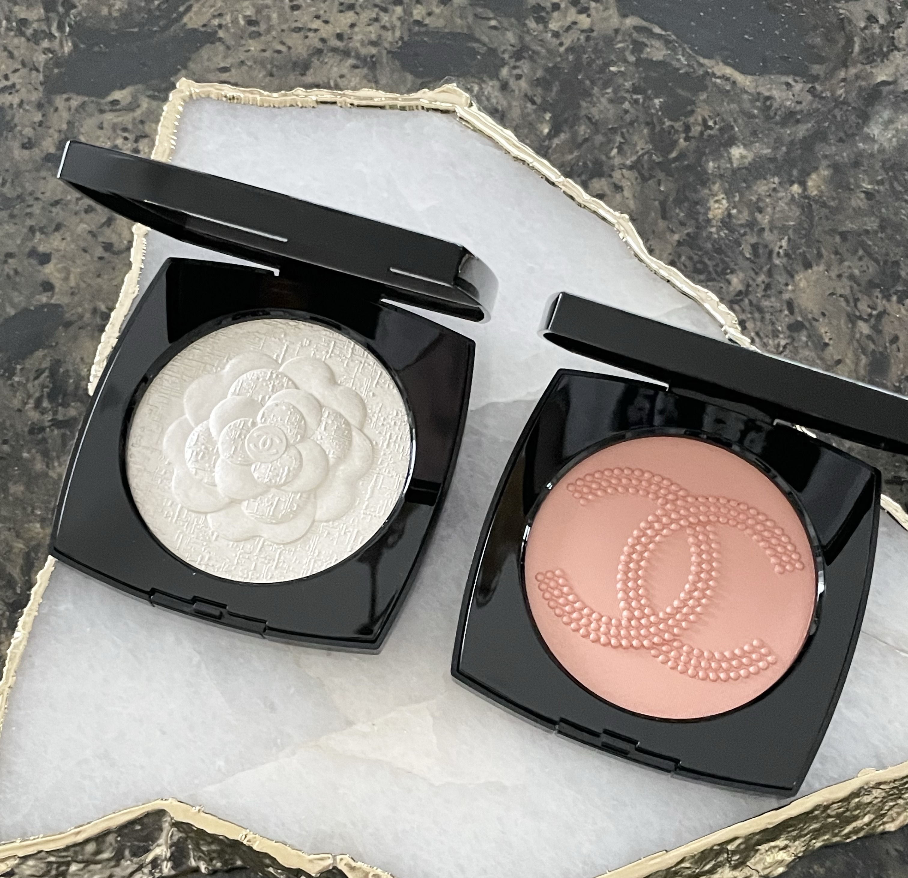 Les Symboles De Chanel Oversized Illuminating Powder Review and