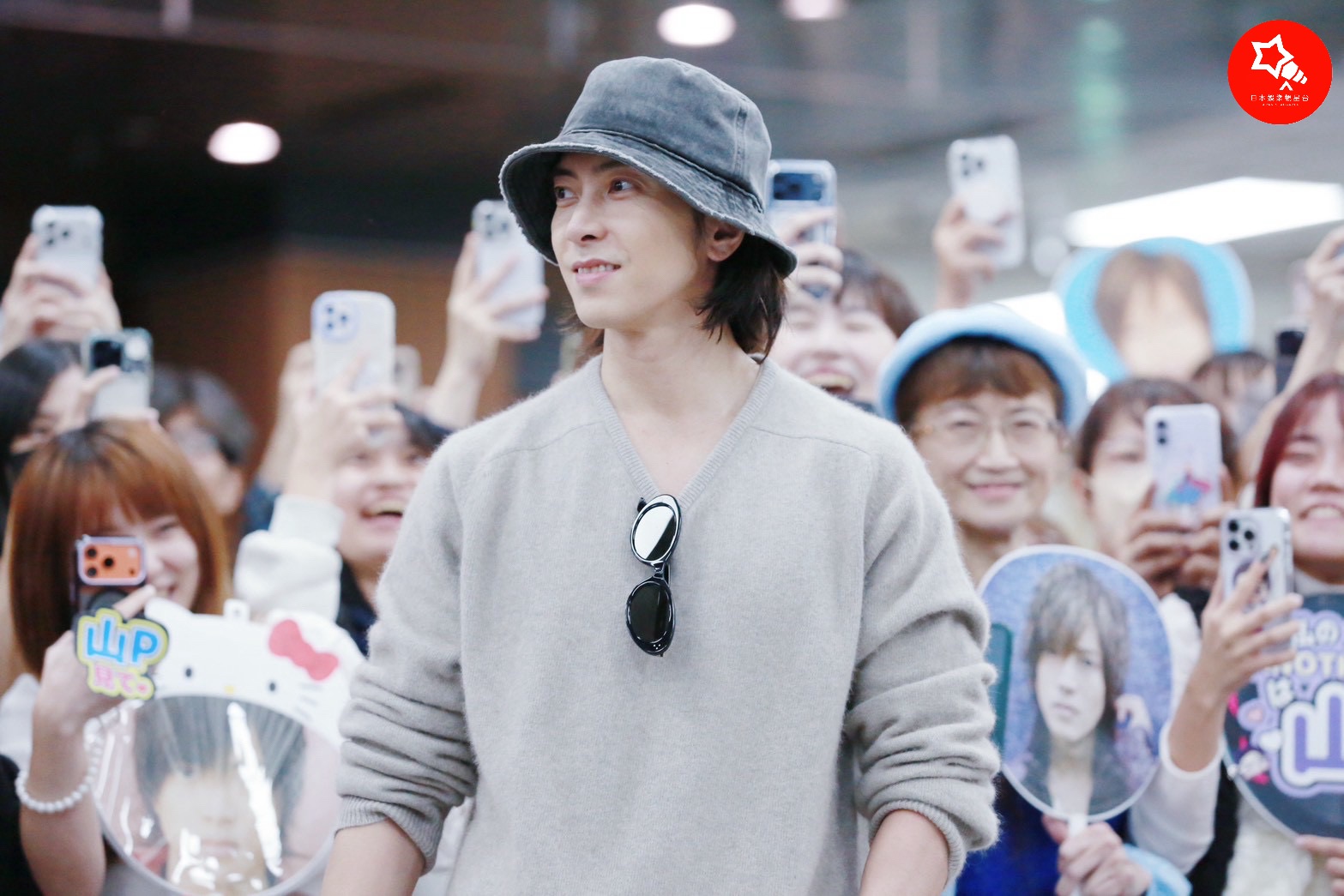 山下智久、台北で「TALK & MINILIVE」を開催！空港に約700人のファンが