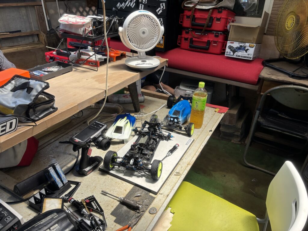 NEW！】アソシB84シェイクダウンの巻【4WD】｜MetabonZ ラジコン部