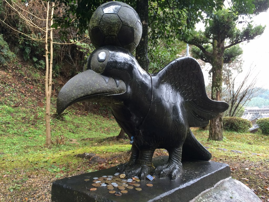 八咫烏神社｜ご祭神は武角身命で八咫烏の化身！？八咫烏神社は神武東征