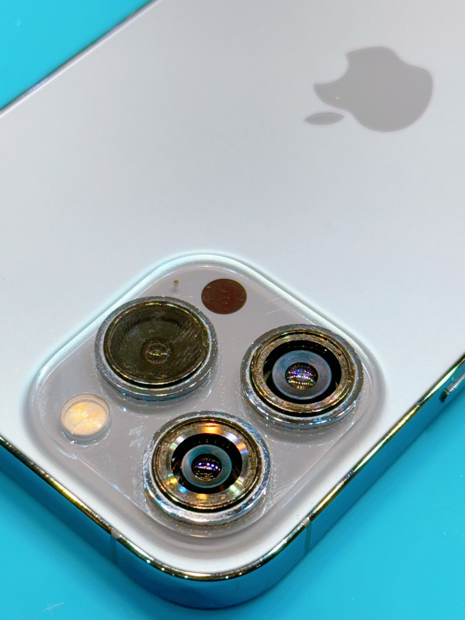 赤池店】iPhone13ProMaxの 広角レンズと望遠レンズ割れ【みよし市みな