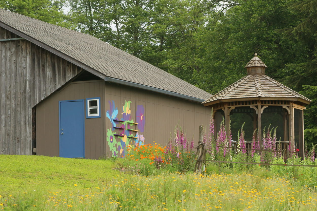 Bee-house-gabeebo-Burlew-