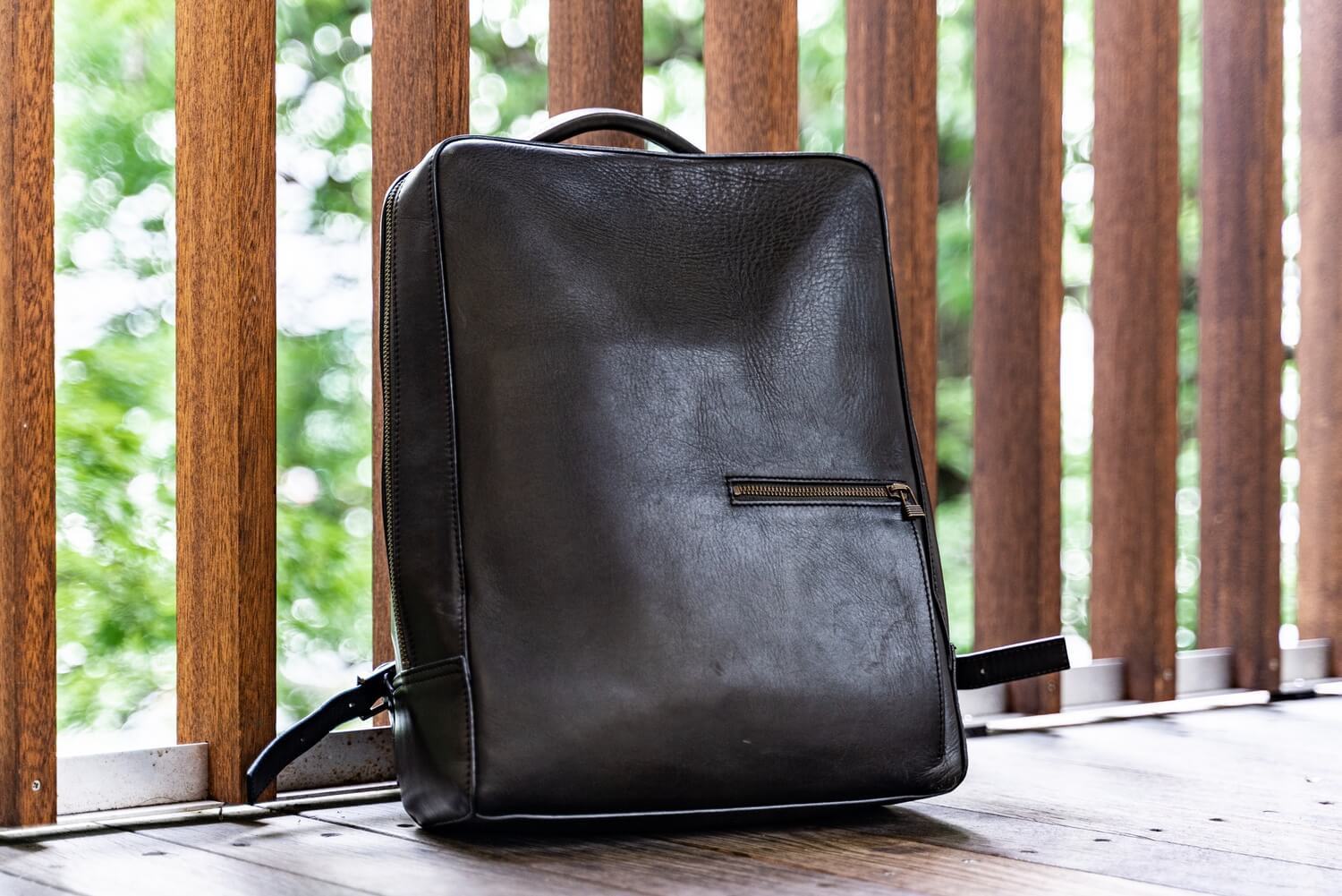 上質な四角いリュック。MOTHERHOUSE「Antique Square Backpack