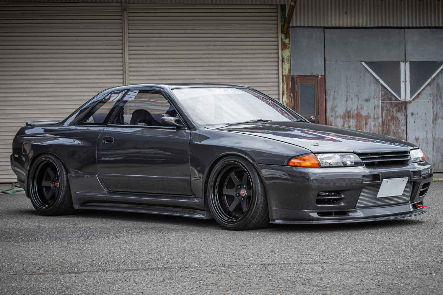 全身カーボンの日産R32「スカイラインGT-R」ワイドボディ仕様を偶然