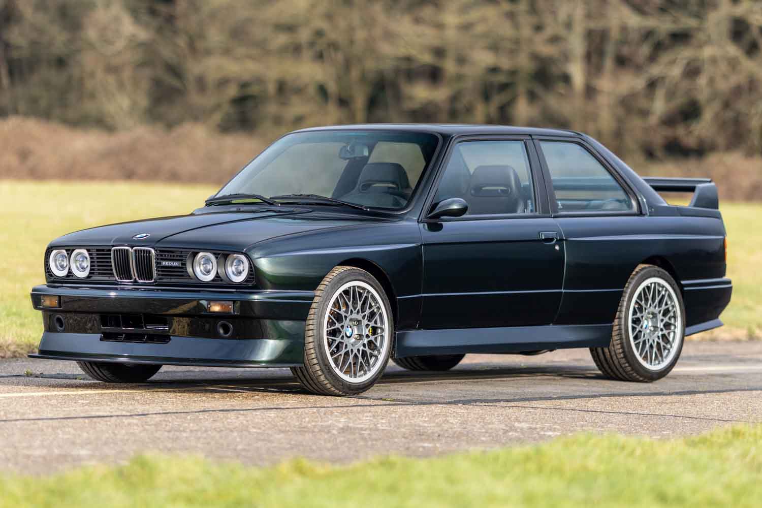 BMW E30型「M3」が約4420万円で落札！レースカー以上のパフォーマンス