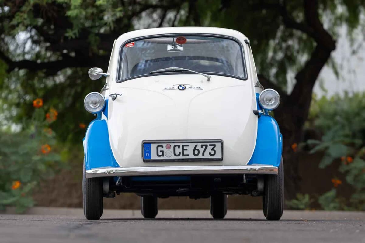 かわいすぎる2人乗りマイクロカー！BMW「イセッタ300」が約314万円で