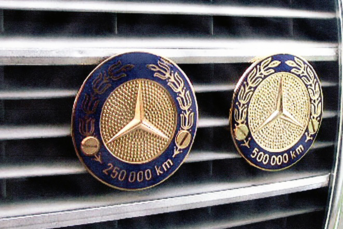 10年10万kmがスタート地点！ メルセデスの「ハイマイレージ賞」が旧車