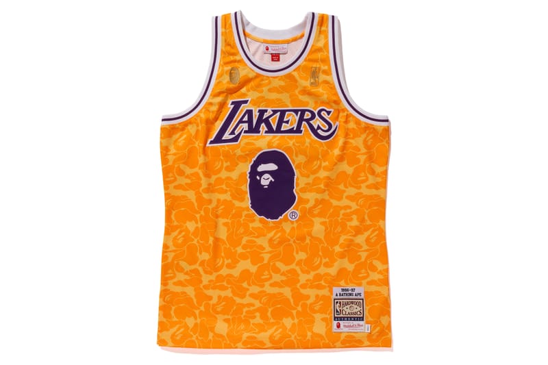 BAPE®️ より Mitchell & Ness とタッグを組んだ NBA コレクションが
