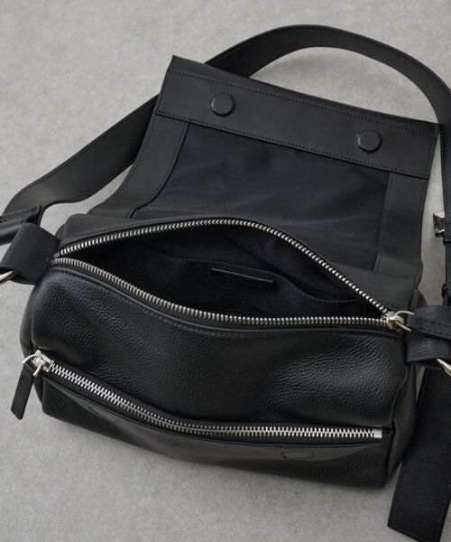 BEARDSLEY （ビアズリー） ＜ベルト付替え可＞ レザーボディバッグ