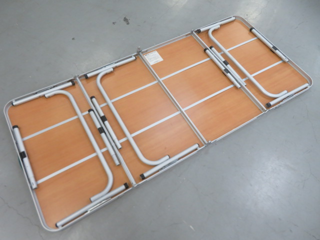 Coleman フォールディングテーブル8 Coleman 8 in. W X 8 in. L Square