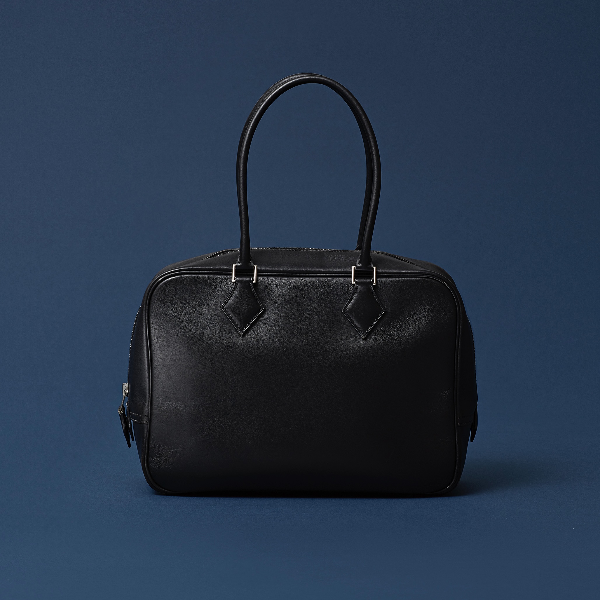 エルメス名品】主張しない“魅せられバッグ”は28cmがいい理由【VERYNaVY