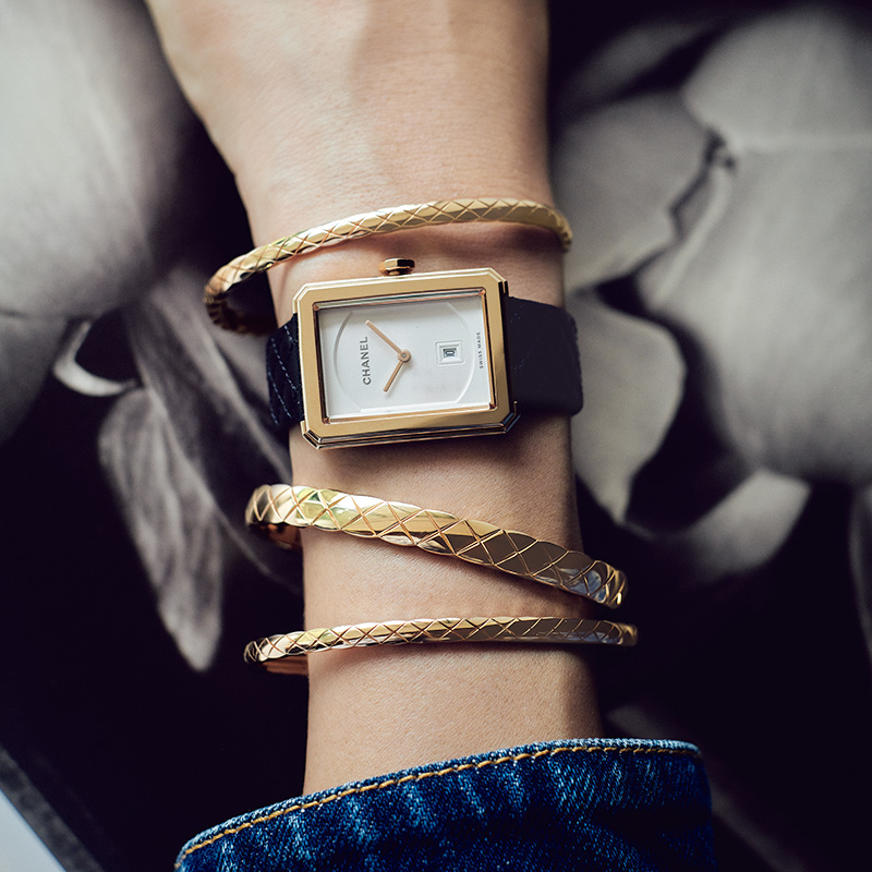 シャネル】大人の名品『ココ クラッシュ』は“時計と重ねて”楽しむのが