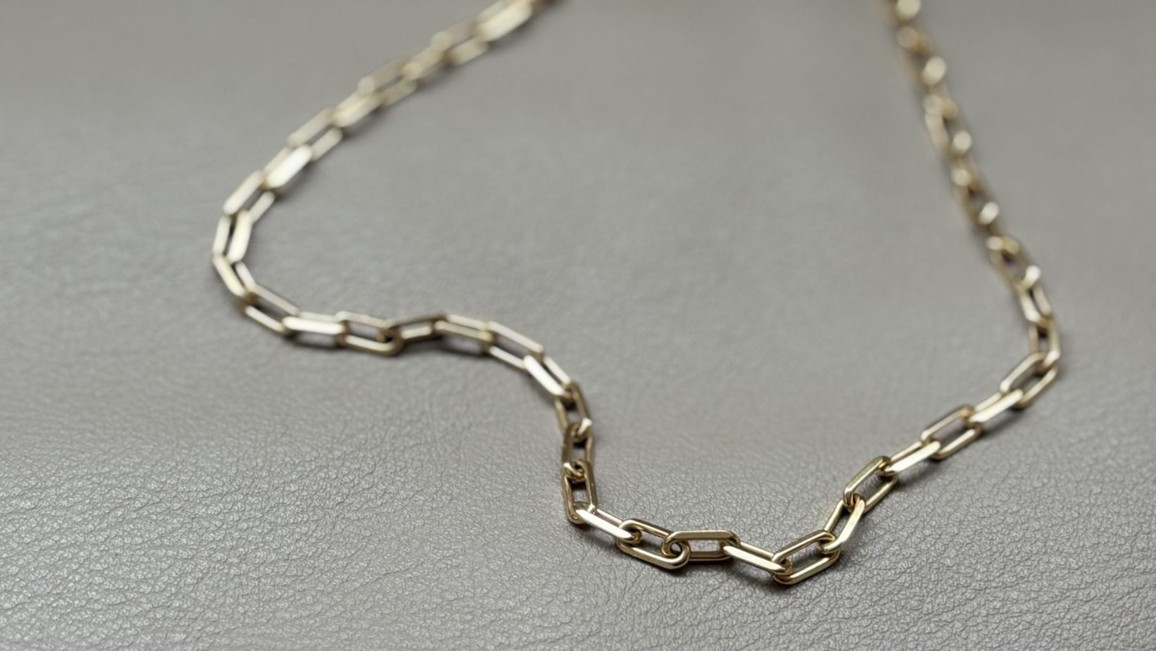 一生ものジュエリー】チェーンネックレスは「サントス ドゥ カルティエ