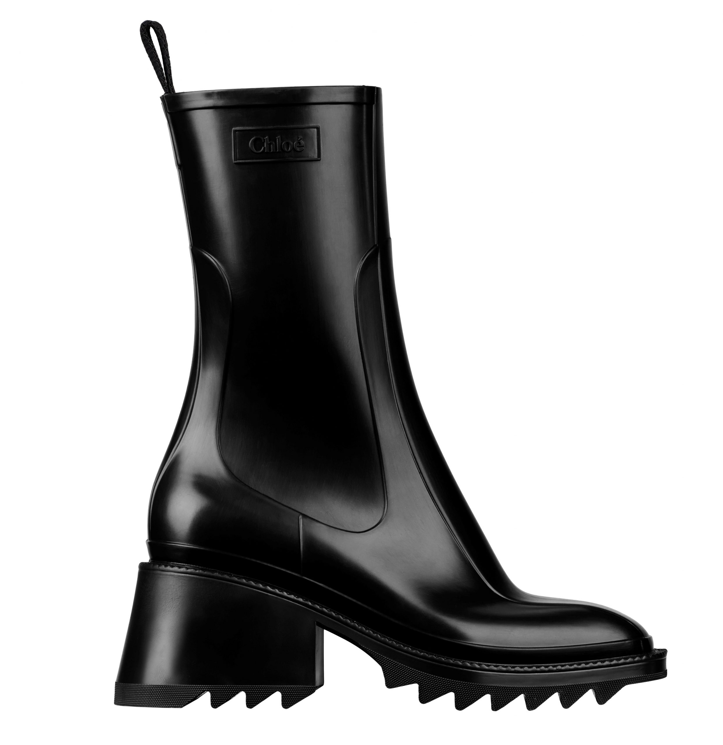 スタイリスト＆ライターも愛用「クロエ」のレインブーツ新デザインも