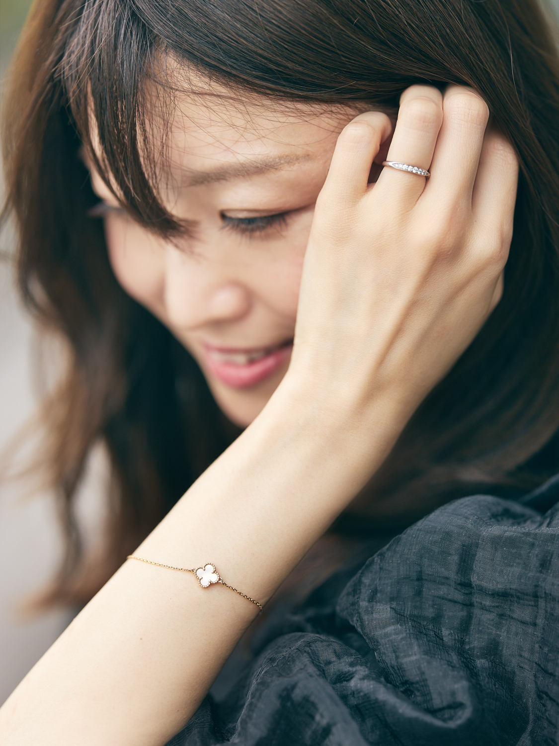 ヴァン クリーフ＆アーペル】「アルハンブラ」は重ね着け派も増えて