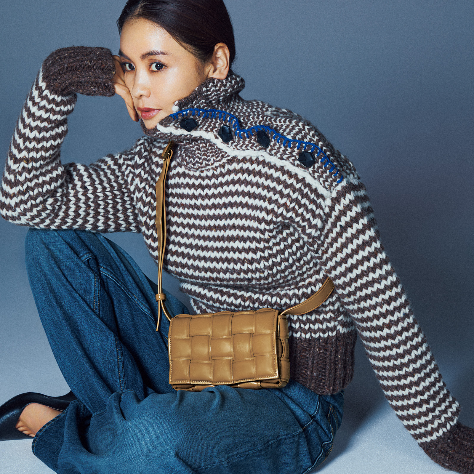 岩*学様 あんしん鑑定 ボッテガヴェネタ コバルトブルー カセット ミニ