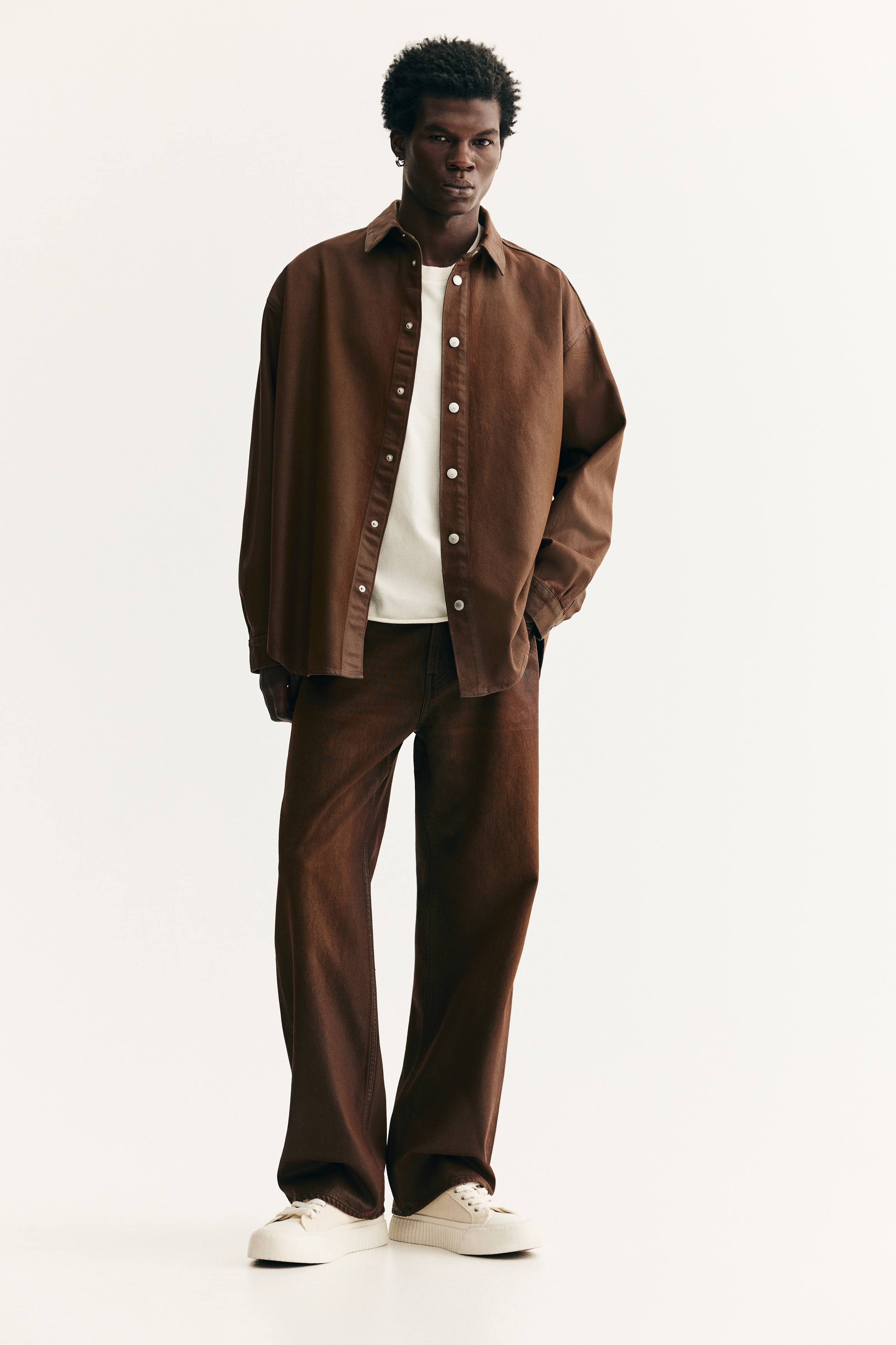 オーバーサイズフィット デニムシャツ - ブラウン - Men | H&M JP