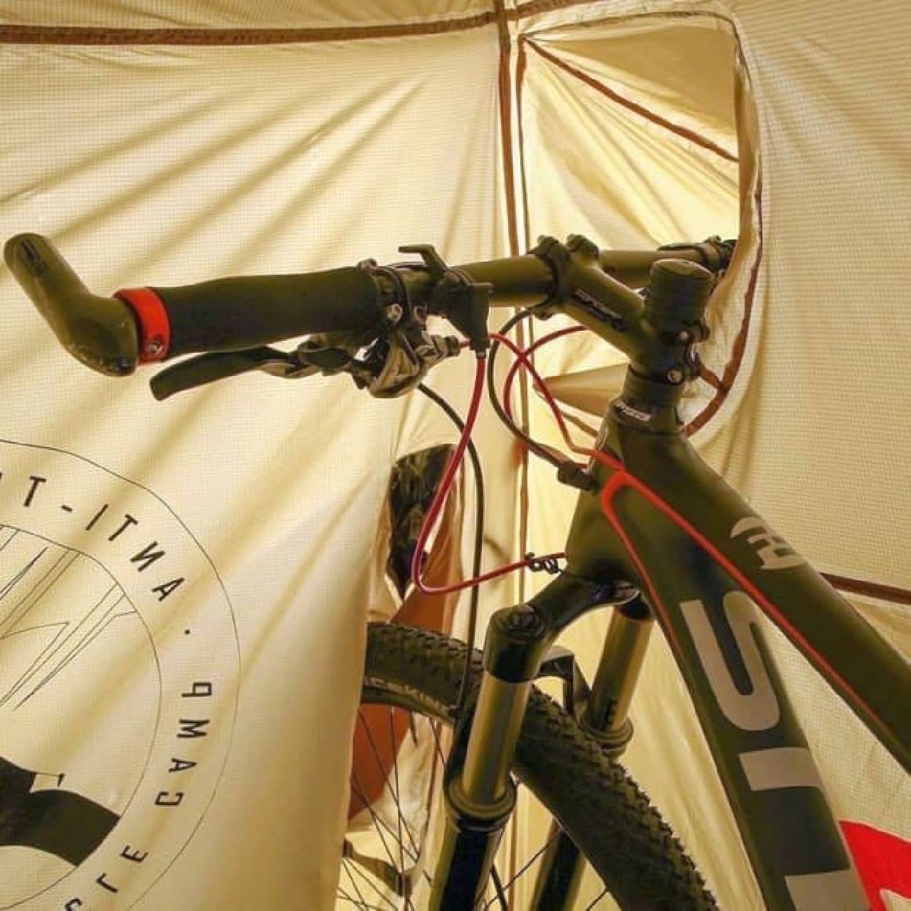 自転車の盗難を防ぐ！－サイクルキャンプ専用テント NSR RIDING