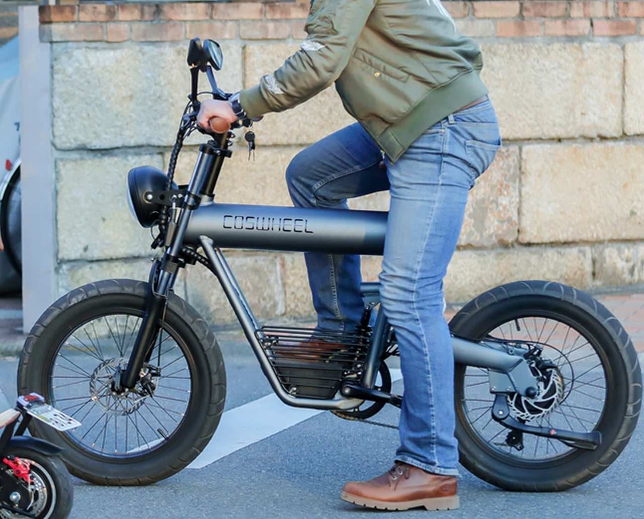 フル充電で50km走れる電動バイク（モペッド）「COSWHEEL SMART EV
