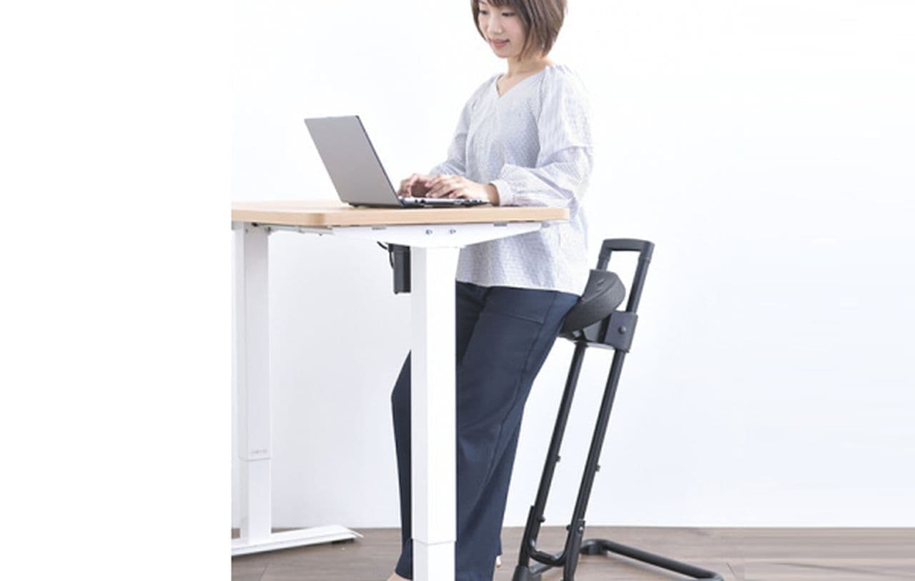 スタンディングデスクとセットで使う「スタンディングサポートチェア