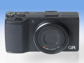 ついにAPS-Cセンサーを搭載した高級コンパクト――ペンタックスリコー