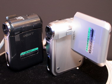 世界最小・最軽量ハンディカム――ソニー「DCR-PC55」 - ITmedia NEWS