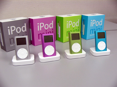 たくさん入って電池長持ち――ウワサの新「iPod mini」を見てきました（1