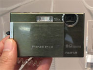 世界最薄最軽量」の5倍ズーム＆手ブレ補正コンパクト「FinePix Z100fd