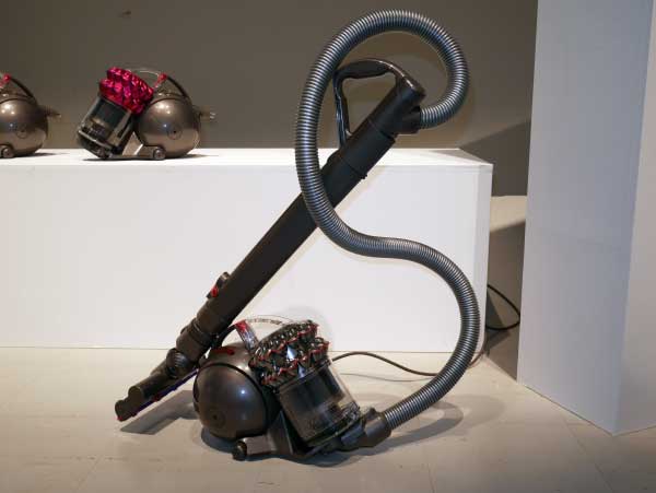 ダイソンが新型キャニスター掃除機「DC63」を発表――2層のサイクロンで