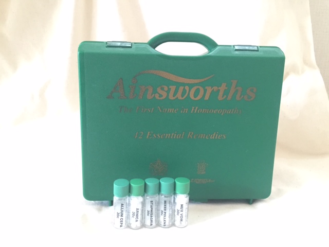 Ainsworths ホメオパシー 42 エッセンシャル レメディー、手引書2冊