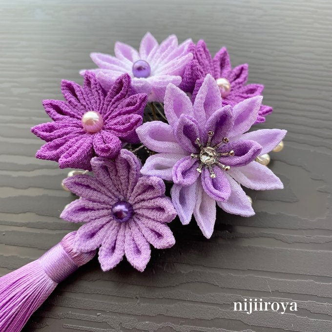 値下げ」つまみ細工 紫の花の髪飾りタッセル付き - つまみ細工の