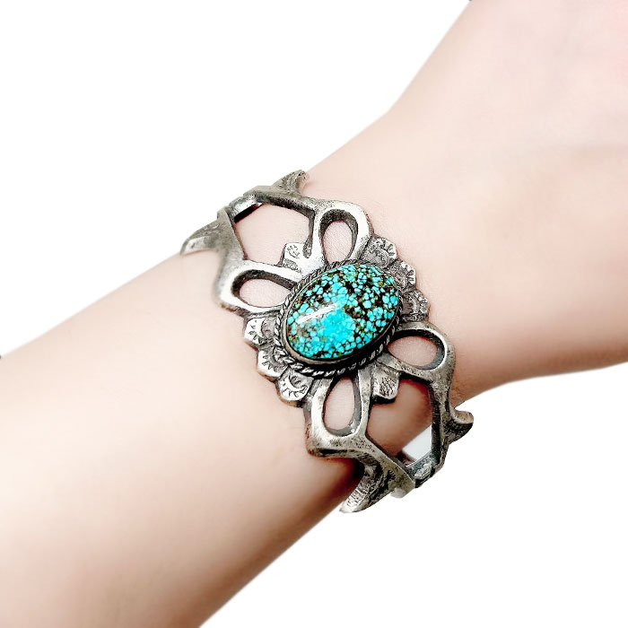 インディアンジュエリー ナバホ族 ”Rick Tolino“ キングマン