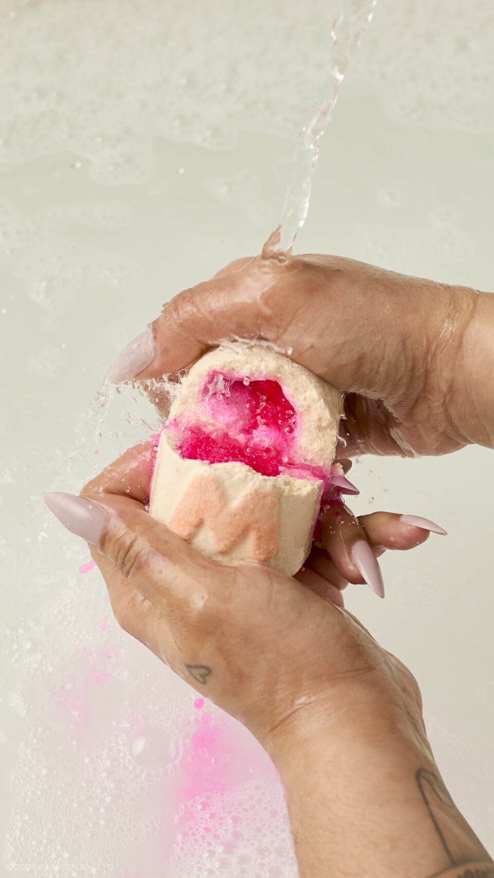 楽天市場】LUSH ミルクボトル バブルバー Lush × Hello Kitty And