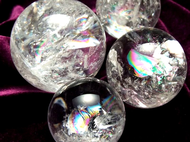 天然虹入り 水晶 丸玉 直径40mm-42mm すべての浄化と純粋さの象徴