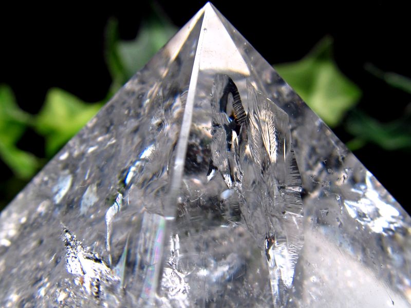 激レア・虹入り レムリアン水晶 ピラミッド置物 高さ約35mm 重さ71g