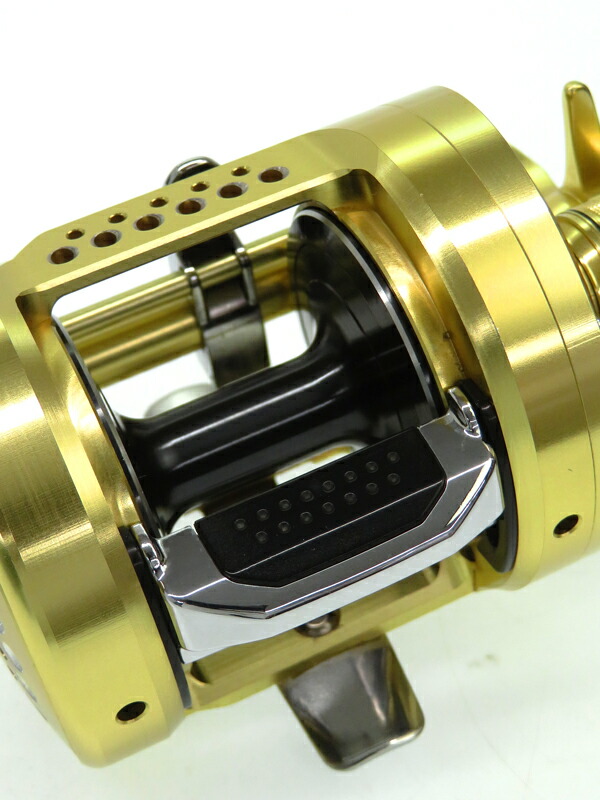 SHIMANO】シマノ『18カルカッタコンクエスト400 右ハンドル』03865