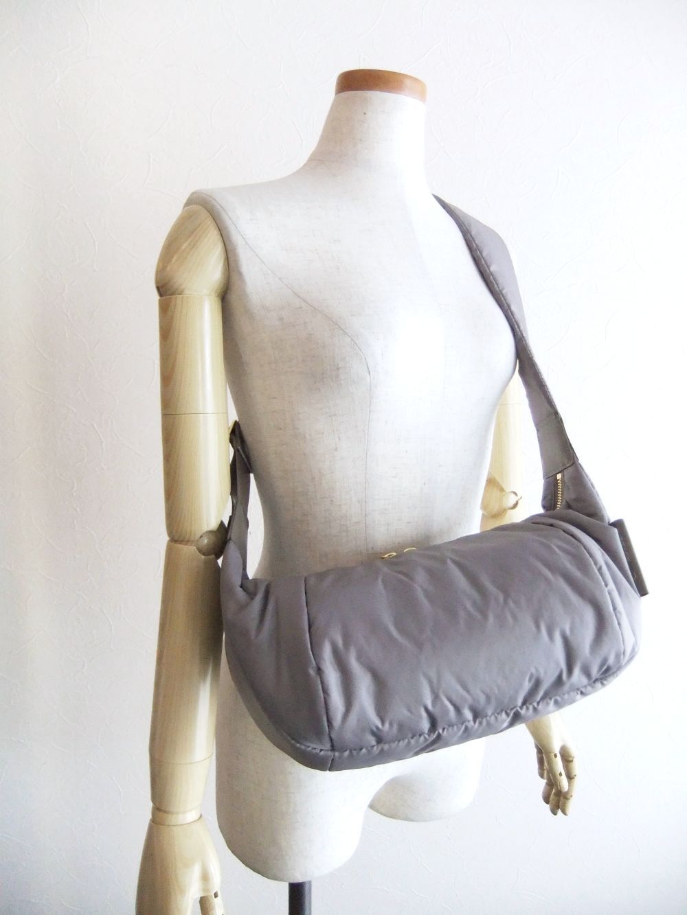 VIOLAd'ORO - GINO ナイロン ボディバック V-2210 | 4.444glad