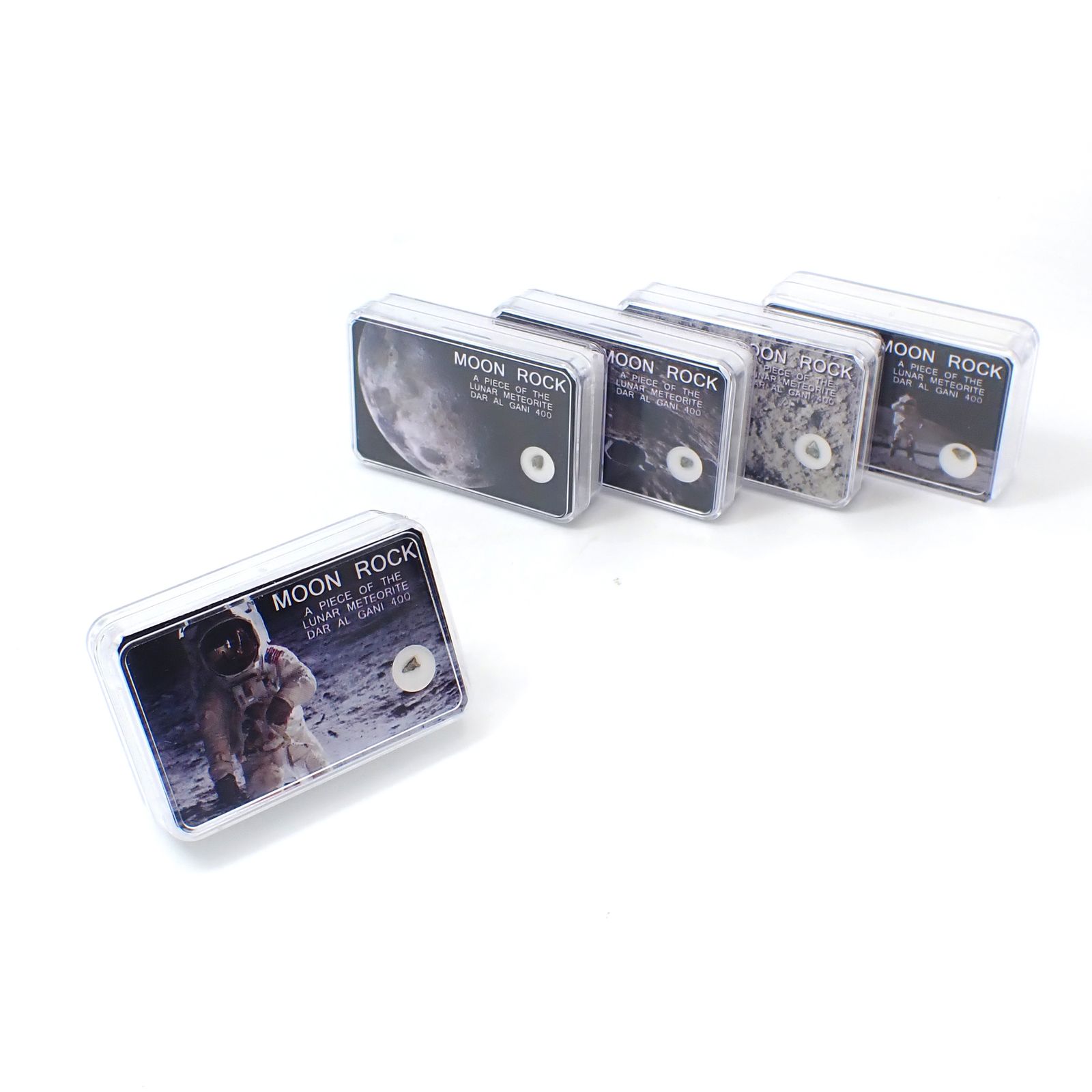 キラキラした石？ すごくキラキラ光る石だね。触った後、手にキラキラが残るし、石の中に