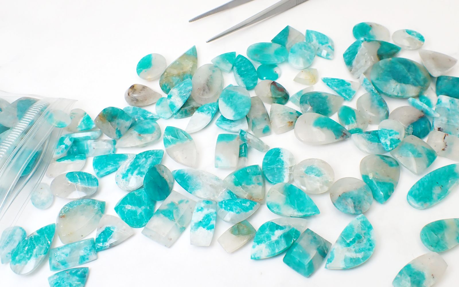 アマゾナイトとは？ | ホープストーンとも呼ばれる魅惑のブルー