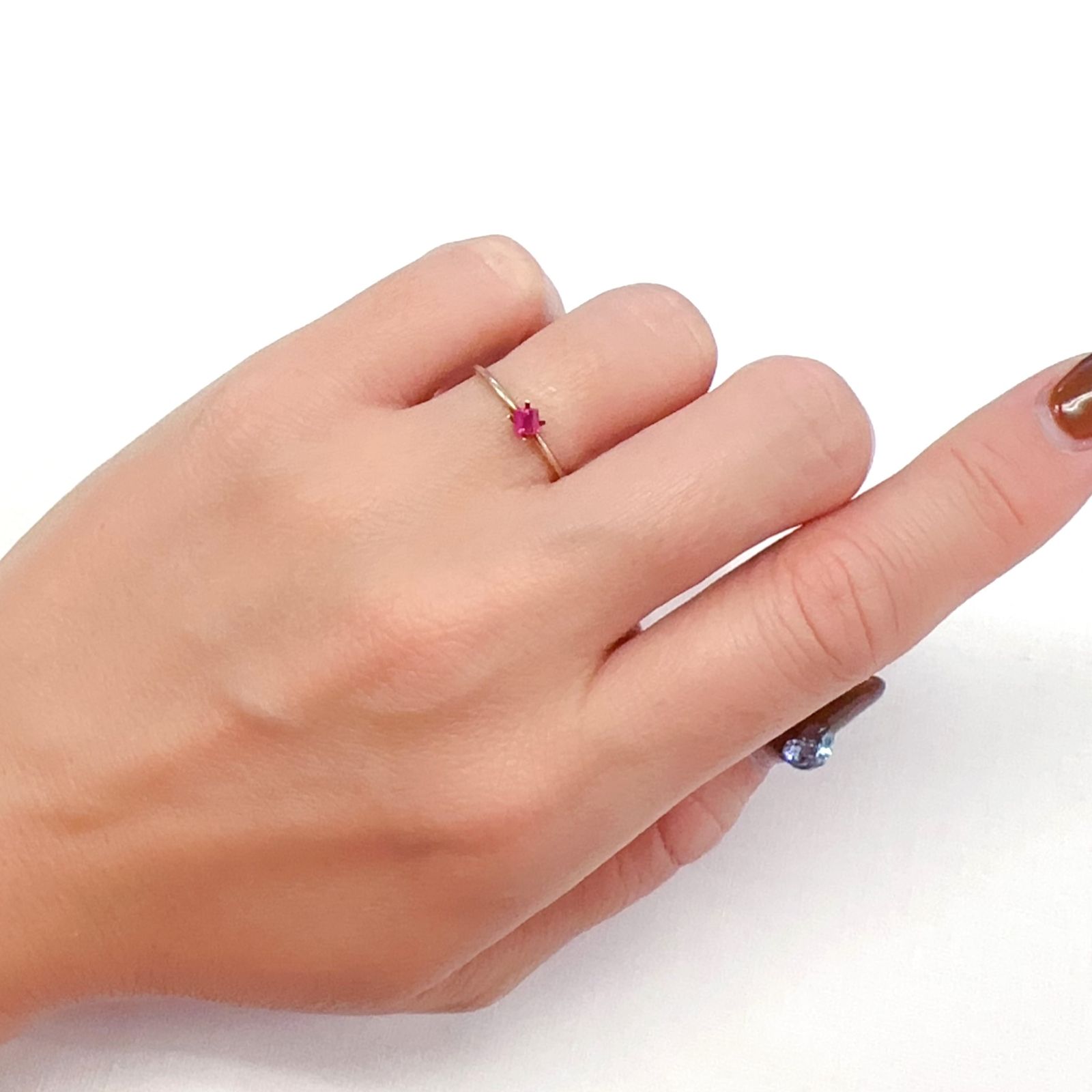 レッドベリル(宝石名レッド・ベリル)アメリカ・ユタ州ワーワー