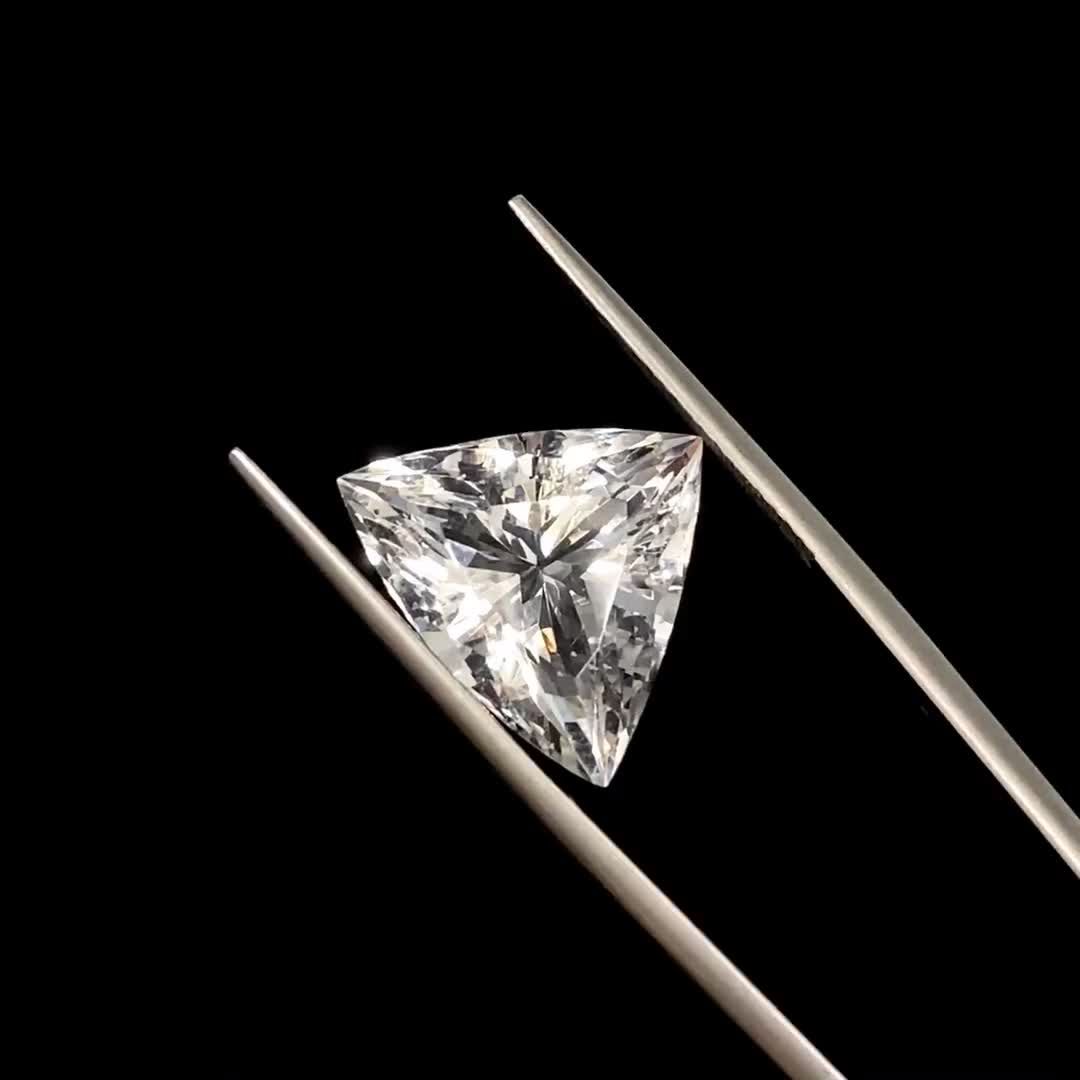 幻の宝石ポルサイト：セシウムを秘める希少鉱物の価値や特徴、逸話まで